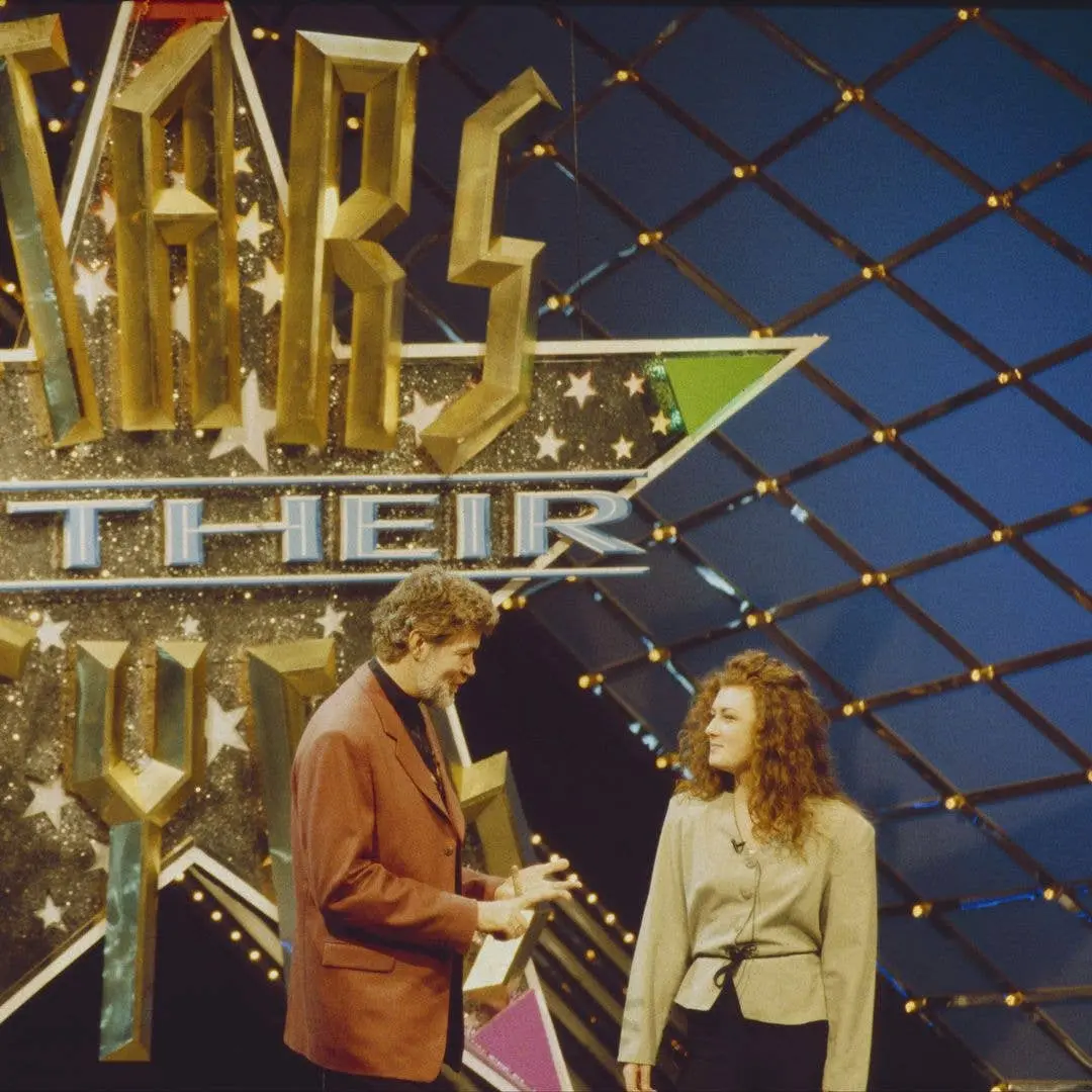 Sete programas de noites de sábado dos anos 90 deixaram um buraco na programação de TV. Essas noites eram de entretenim…