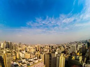 Calor pode passar dos 40 graus em oito estados até quarta-feira. Esse calor extremo cobra um preço grande da gente, exi…