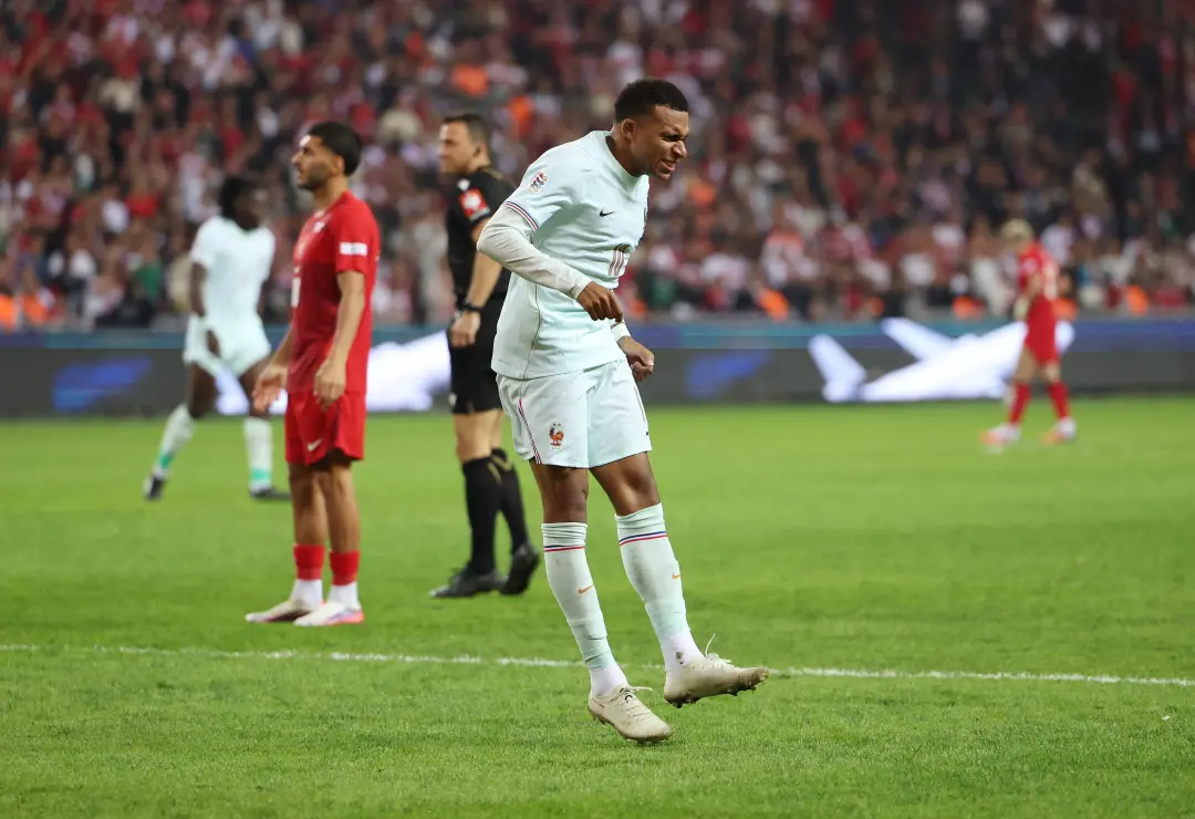 Mbappe pode voltar ao Real Madrid em dez a doze dias após a lesão na rodela esquerda. É bom para o time voltar com ele,…
