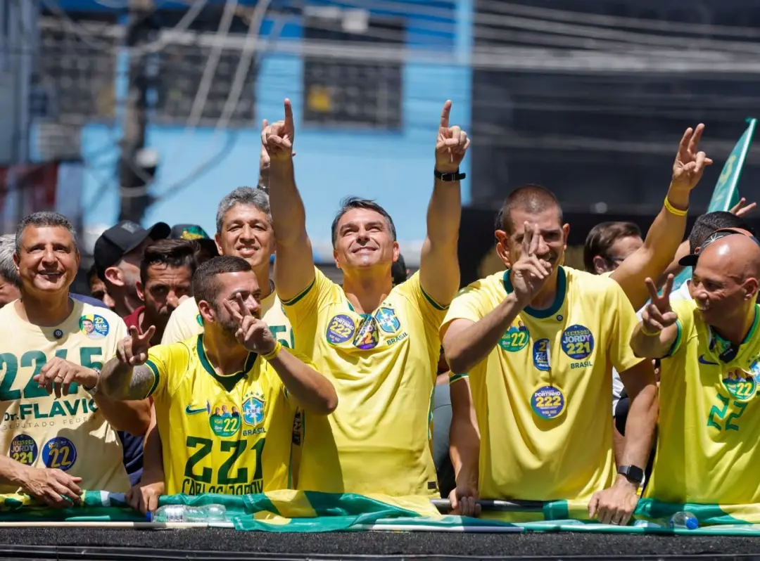 Flávio Bolsonaro chamou Lula de pai do Tigrinho e do cassino online durante ato em São João de Meriti. Essa retórica fo…