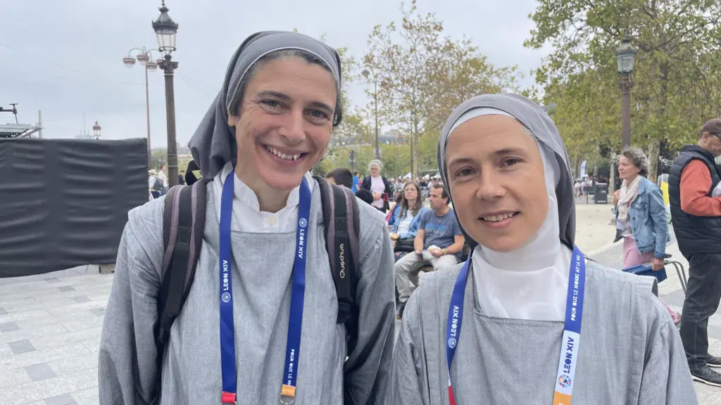 Setecentas mil pessoas encheram Champs Elysées e Place de la Concorde em Paris para a missa ao ar livre do Papa Leo XIV…