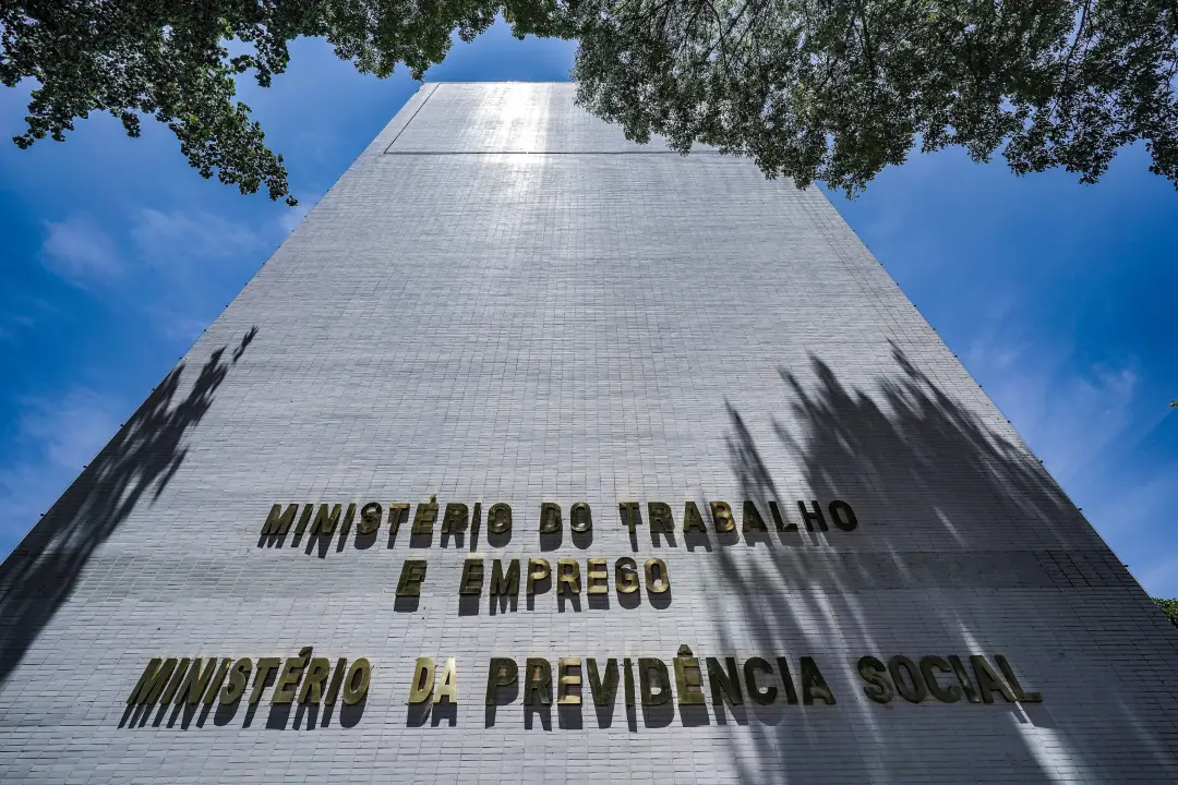 Vinte milhões de reais desviados de verba para Yanomami, segundo relatório da CGU. O Ministério do Trabalho teria liber…