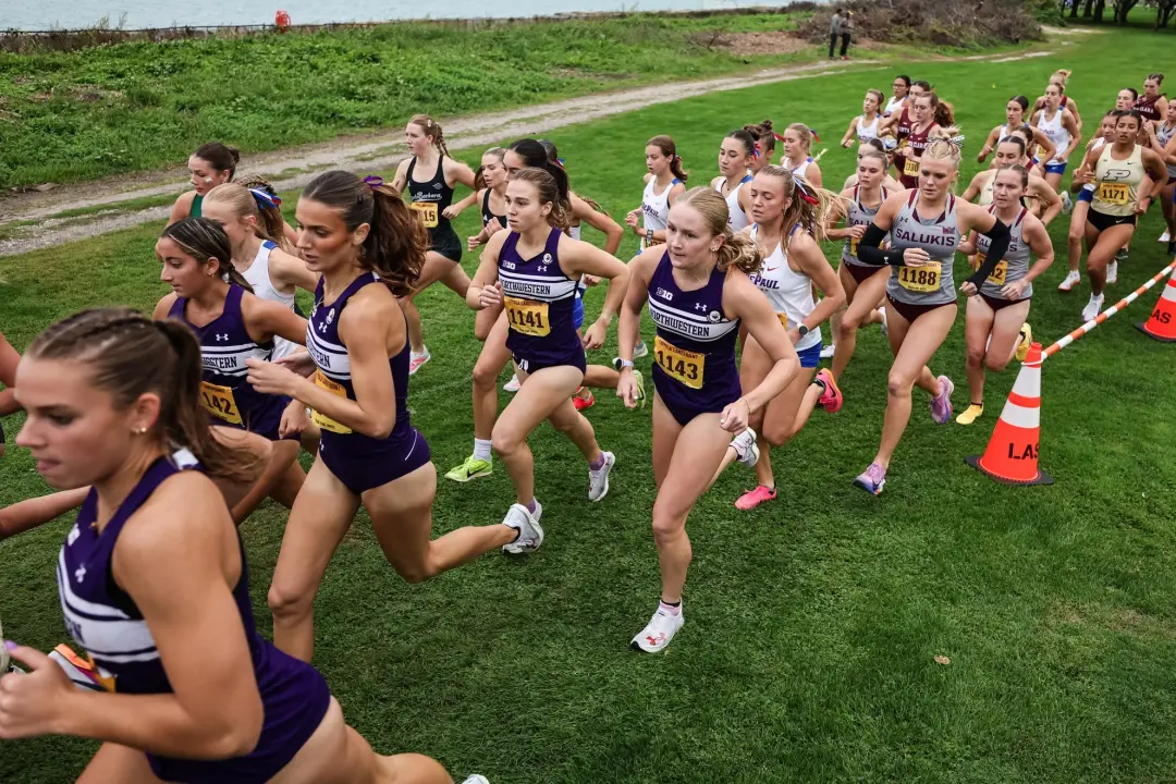 Northwestern chegou ao pódio no torneio Lakefront Invitational, ficando em terceiro lugar geral entre 17 times. A garot…