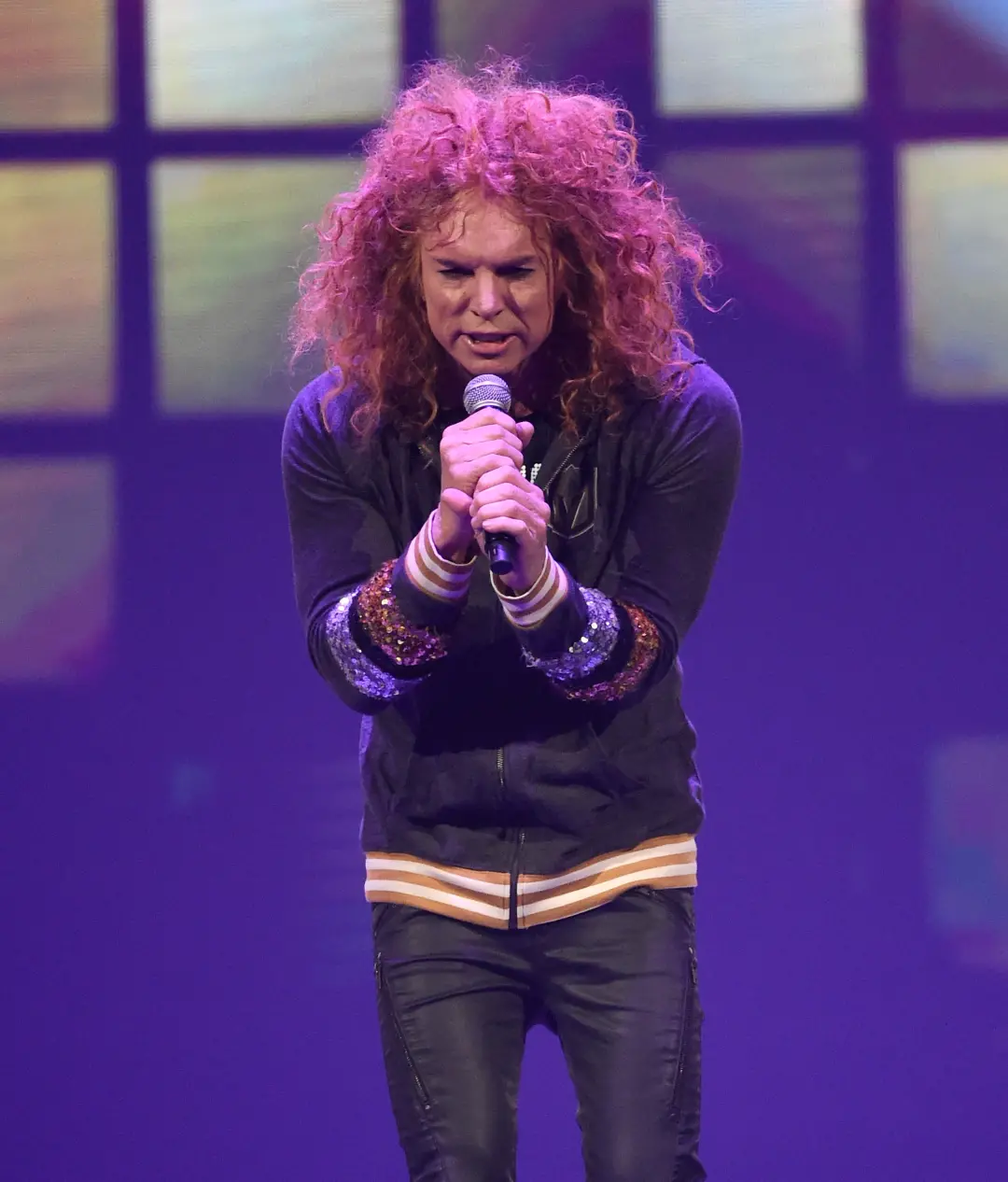 Carrot Top, 61 anos, foi liberado do hospital em Las Vegas depois de uma tentativa de suicídio em 18 de setembro. É bom…
