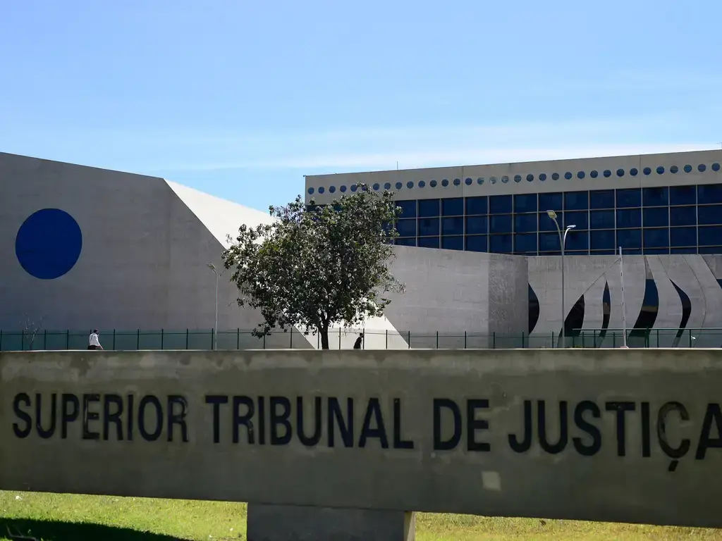 STJ discute responsabilidade penal de preso que pede drogas a visitantes. Votou que a mera solicitação não configura tr…