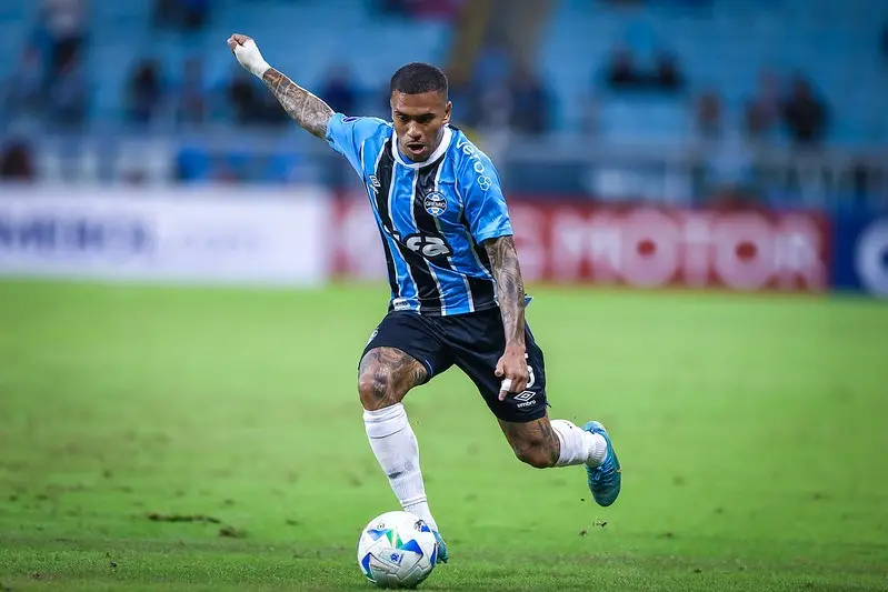 Patrocínio de 40 milhões do Grêmio com a Pitaco, mas a MP proíbe casas de aposta. A entrada desse dinheiro é importante…