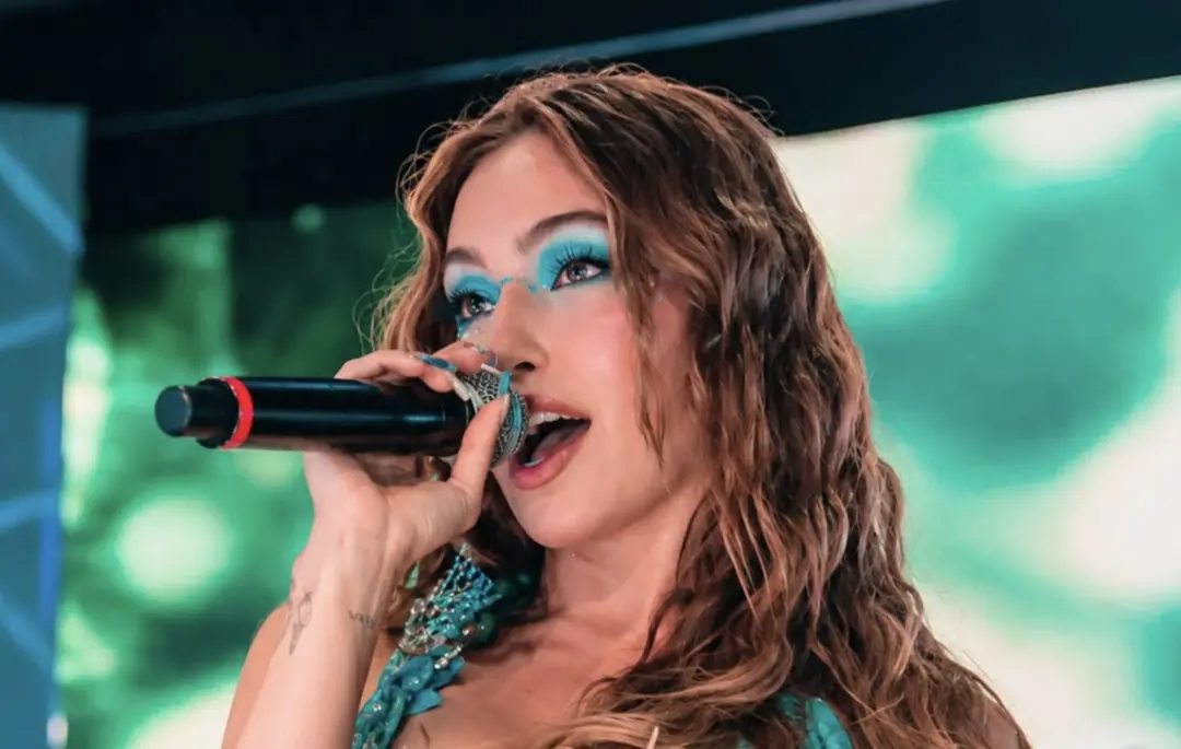 Vanessa Lopes fez seu primeiro show como cantora no Prêmio Jovem Brasileiro. Ver um sonho construído com tanto silêncio…