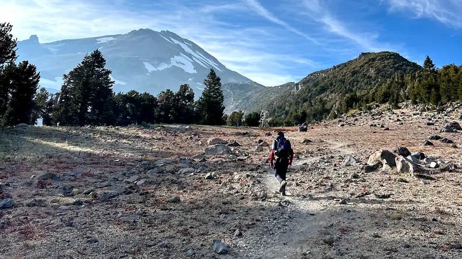 Mount Shasta: um alpinista de 24 anos sofreu um deslizamento de cerca de 500 pés após atingir o cume. É um cenário de e…