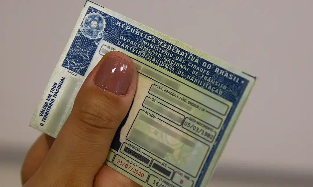 Contran prorroga a validade da CNH e ACC até 9 de dezembro de 2026. Isso alivia bastante quem tá perto de vencer, porqu…