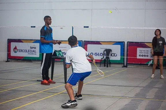 321 alunos de 22 colégios disputam badminton no Intercolegial em Deodoro. É bom ver o aumento de inscritos porque mostr…