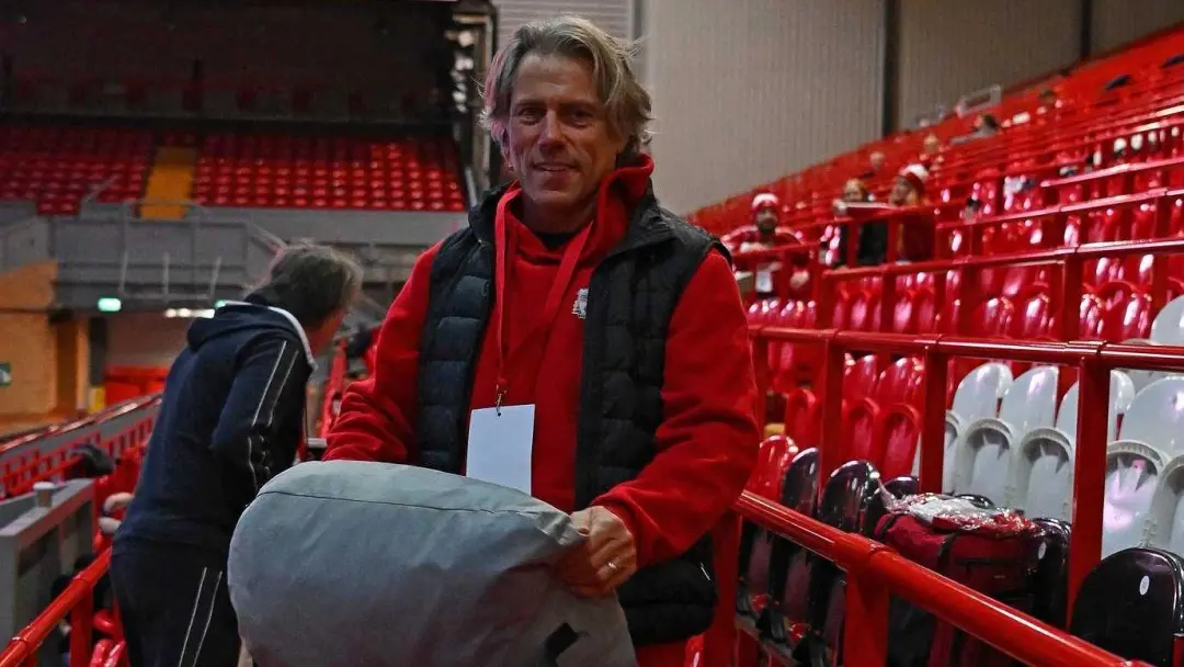 Mais de 450 pessoas vão passar a noite no Kop do Anfield para alertar sobre problemas de moradia, vicio e saude mental …