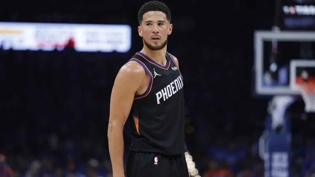Booker nomeou os quatro companheiros de time do seu debut em 2015, incluindo Markieff Morris e Brandon Knight. É intere…