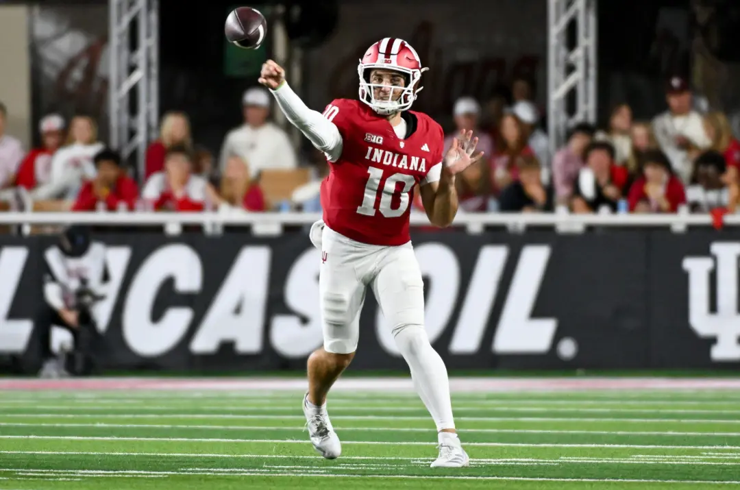 Indiana escapou de Northwestern em 29 a 23 no Big Ten opener, mas o desempenho do quarterback Josh Hoover, com 19 de 29…