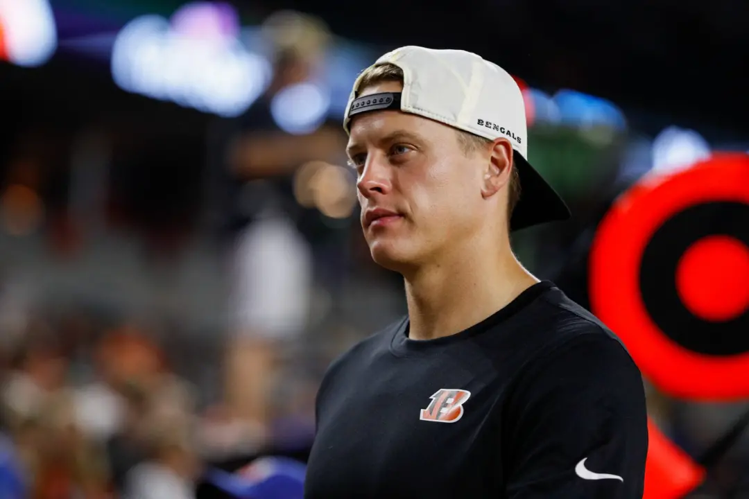 Joe Burrow, astro do futebol americano, falou sobre sua estratégia no jogo Settlers of Catan, dizendo que prefere acumu…