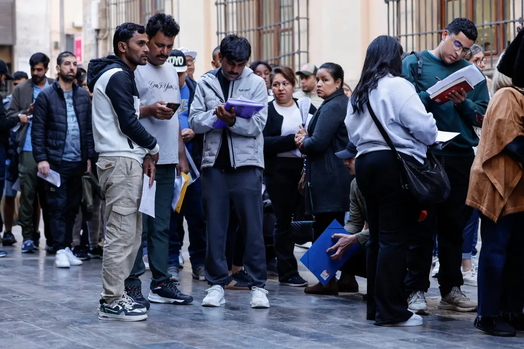 Crisis em Ceuta, com quase 80 mil pessoas entrando, não foi só migração, foi uma jogada geopolítica. O governo deixou p…