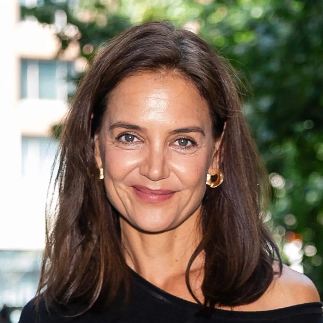 Katie Holmes deu um espetáculo divertido no Met Opera com Jason Bard Yarmosky. Acho sensacional ver momentos espontâneo…