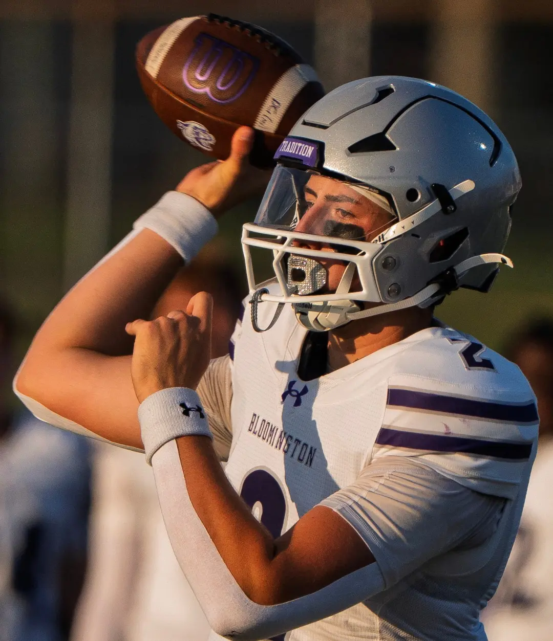 Bloomington South, número 1, sofreu um teste difícil contra Columbus North, mas conseguiu vencer por 24 a 7 no Huff Mem…