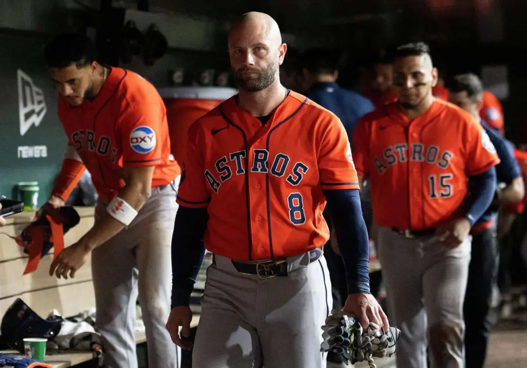 Altuve errou um passe que poderia ser um desarme, e o Athletics fez seis corridas na sexta-feira. Isso deixou os Astros…