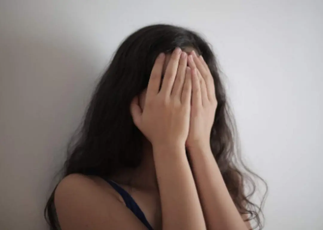 Dois Irmãos no Vale do Sinos teve um professor denunciado por importunação sexual contra duas alunas de 14 anos em 2019…