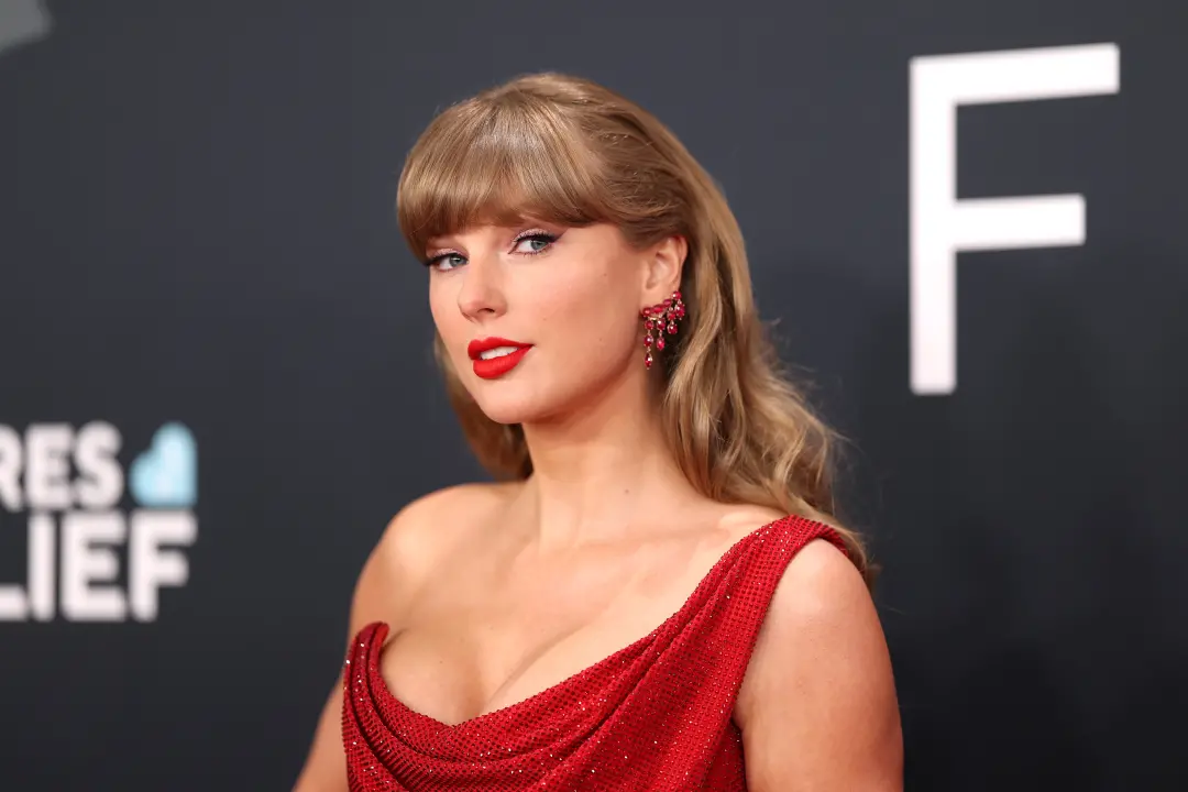 Taylor Swift citou exes em nova versão do álbum, referenciando Joe Jonas em Patient Zero e pedindo desculpas a Tom Hidd…