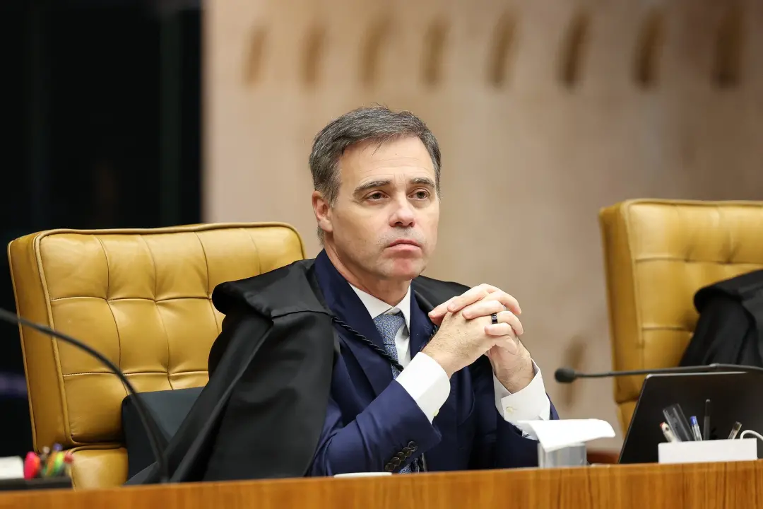André Mendonça votou para absolver Eduardo Bolsonaro no STF por difamação contra Tabata Amaral. A absolvição toca na qu…