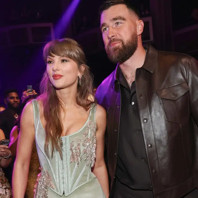 Taylor Swift mostrou um trecho da viagem de carro com Travis Kelce na cidade natal dele em Ohio. Achei interessante ver…