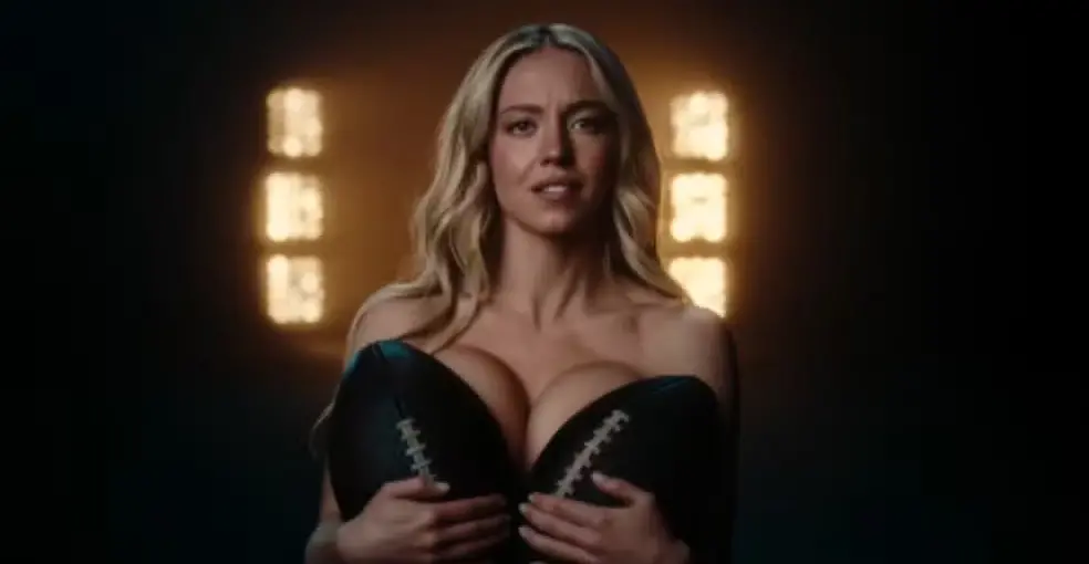 Sydney Sweeney em anúncio de apostas, quase nua, gerou revolta de atletas. A gente vê como a sexualização ainda é usada…