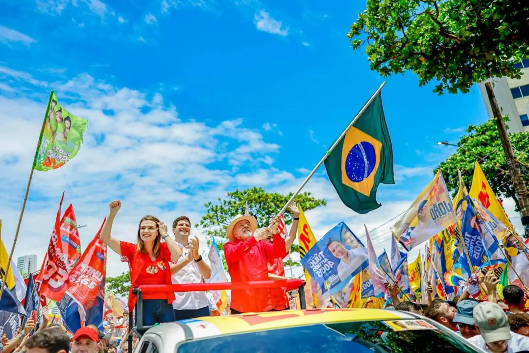 Recife, onde Lula fez um comício nesta sexta, ele ligou o voto na família Bolsonaro ao Daniel Vorcaro e a uma quadrilha…