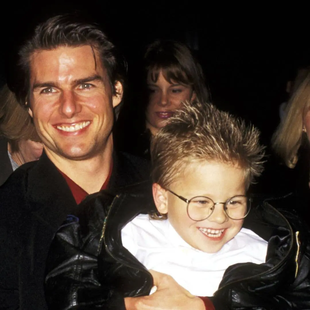 Jonathan Lipnicki, colega de cena de Tom Cruise, apareceu no tapete vermelho após quase 30 anos do filme Jerry Maguire.…