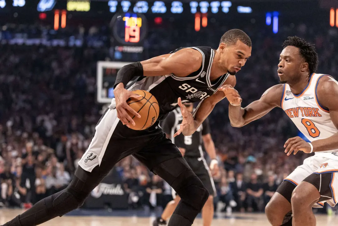 Spurs definiu o elenco de treinamento com 21 jogadores, incluindo Malik Williams, e mantendo Victor Wembanyama com 7 pé…