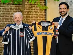Prefeito de Nova York se torna atração na Assembleia da ONU, falando sobre futebol, conversas e disputas. A visibilidad…