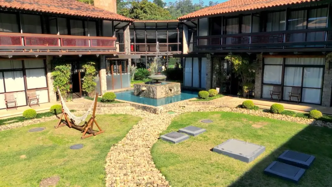 Hotel Sesc Nova Friburgo oferece estrutura com 52 apartamentos e piscinas aquecidas, permitindo ficar ou passear pela r…