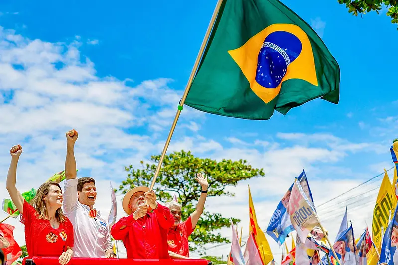 Lula acusou Trump de querer colonizar o Brasil, buscando acesso aos nossos recursos naturais em campanha eleitoral. A i…