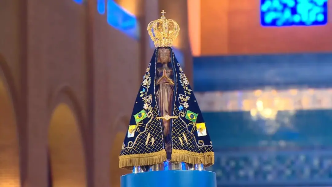 Três pescadores encontraram a imagem de Nossa Senhora Aparecida no rio Paraíba do Sul em 1717. A devoção popular que co…