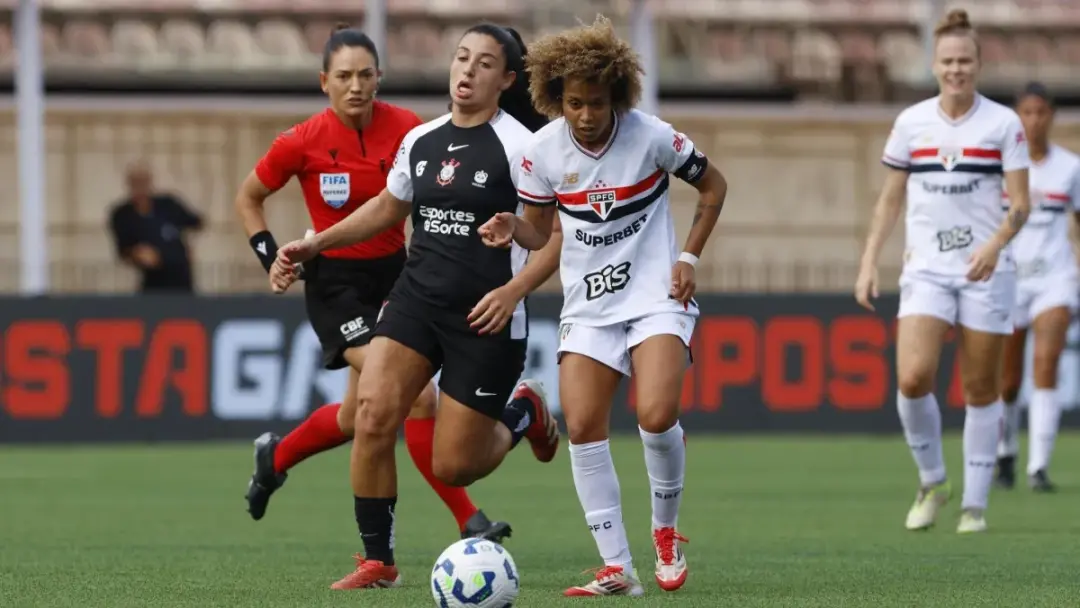 Corinthians e São Paulo se enfrentam neste sábado, dia 26, às 16h30, na Neo Química Arena, no jogo de ida da final do B…