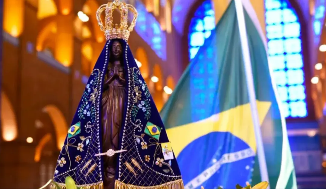Consagração a Nossa Senhora Aparecida, pedido de proteção e força da fé em todo o Brasil. A devoção religiosa é forte, …