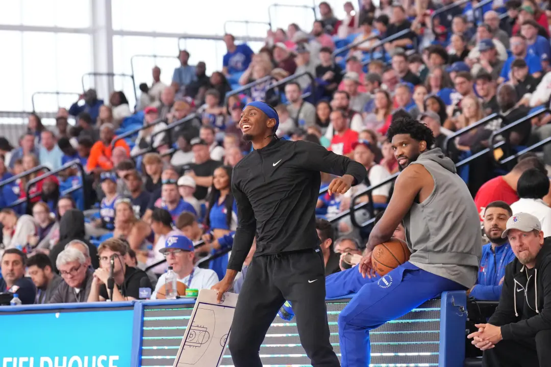 Setembro 28, dia de vendas dos ingressos para o jogo de treino do Sixers em South Philly. A entrada custa 10 reais e o …