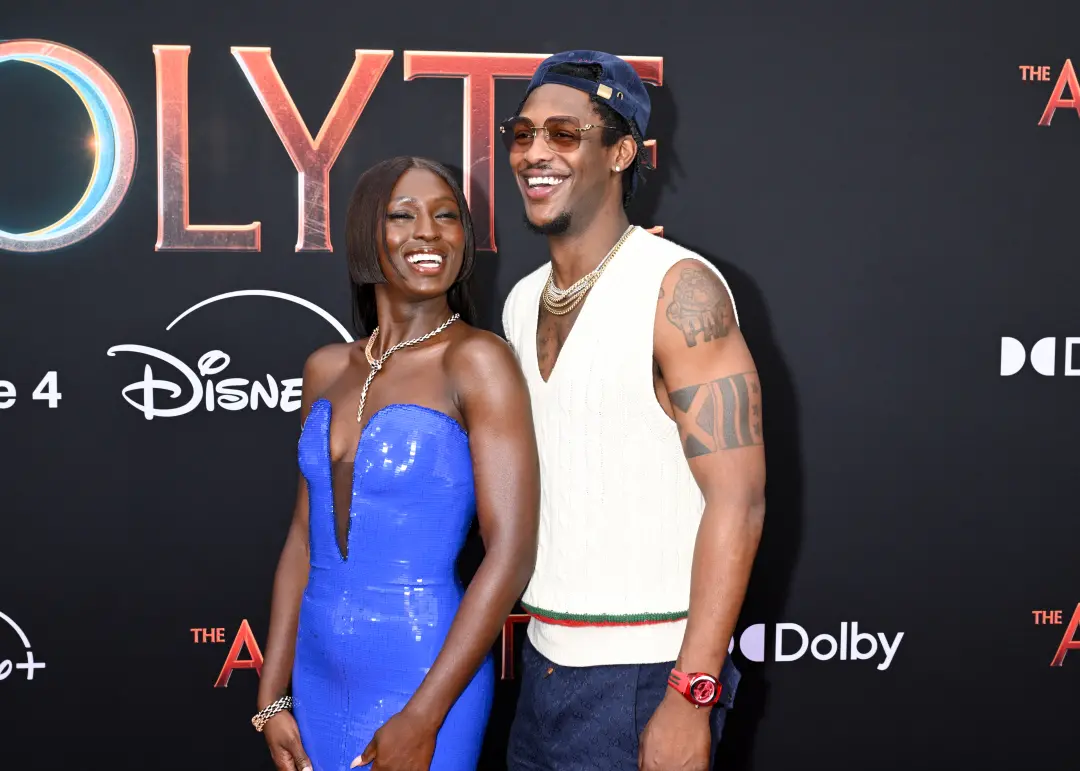 Jodie Turner-Smith acusa irmão em processo, alegando que ele usava drogas e festas sexuais. Três mulheres apresentaram …