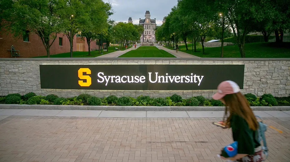 Presidente de faculdade em Michigan fala que líderes da educação superior devem reduzir as mensalidades anualmente, cit…
