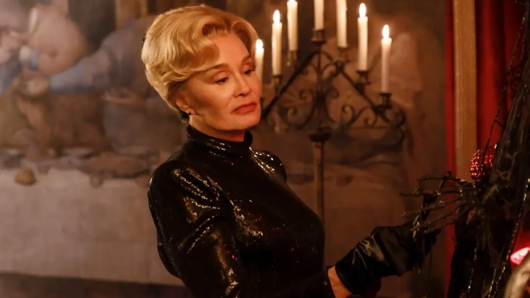 Constance Langdon voltou para a temporada 13 de American Horror Story. A personagem, que foi protagonista na primeira t…
