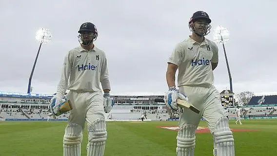Sam Hain marcou um século de 142 contra o Leicestershire em Edgbaston, deixando o Warwickshire com uma vantagem de 192 …