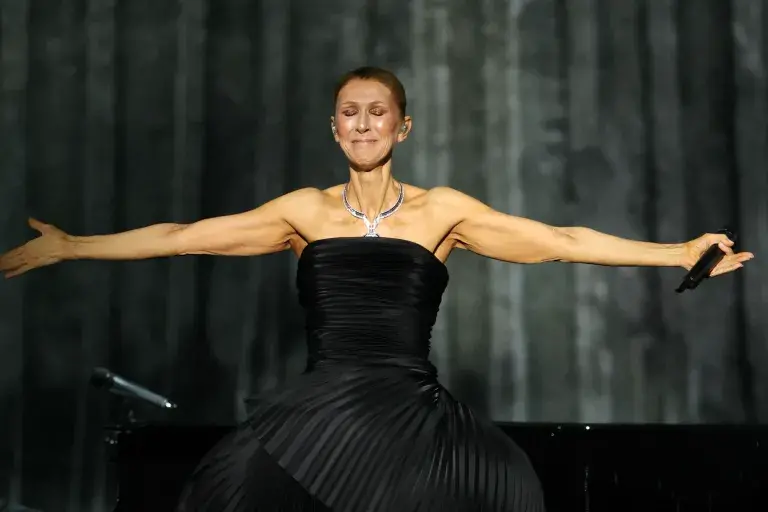Céline Dion inicia residência de 16 shows em Paris, mostrando como o retorno aos palcos gerou um ecossistema grande em …