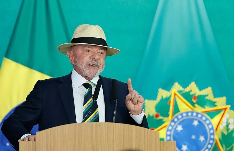 Recife, no comício, Lula disse que votar na família Bolsonaro é votar no Vorcaro e na quadrilha que assaltou o INSS. Es…