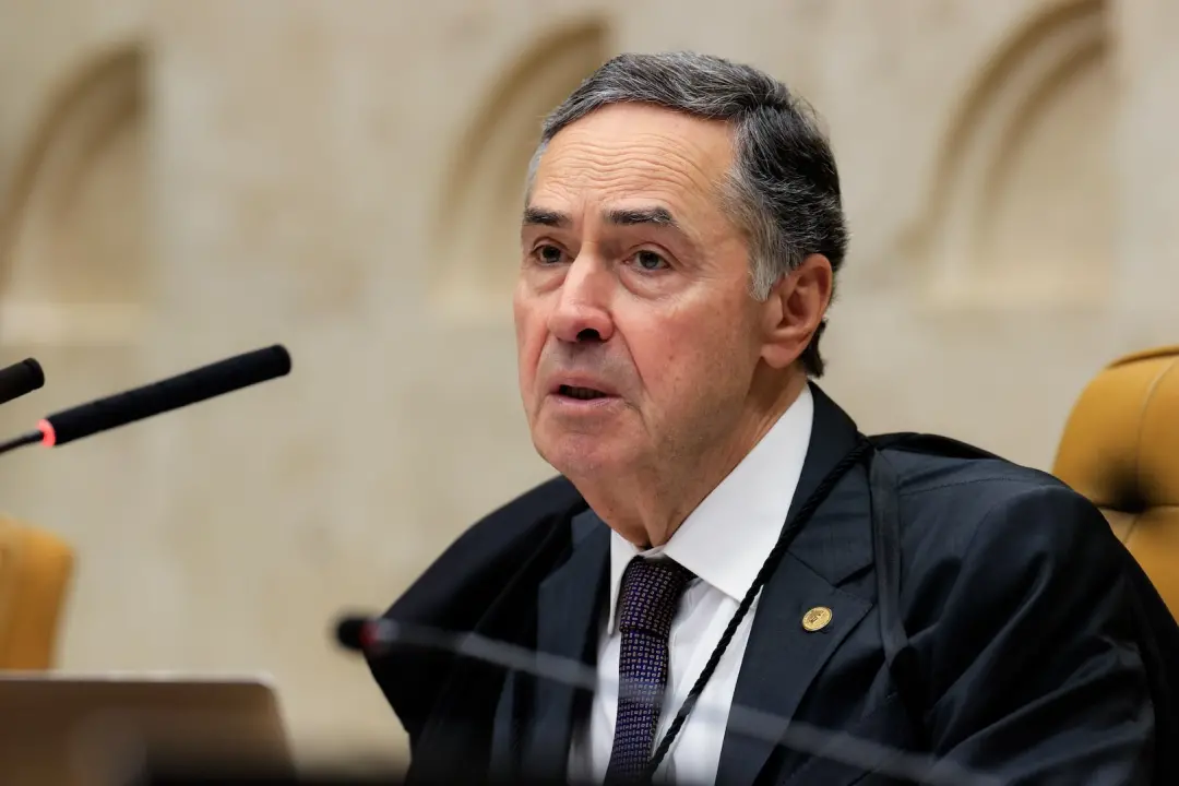 Ministro aposentado Luís Roberto Barroso criticou a generalização negativa sobre o Judiciário, dizendo que acidentes is…
