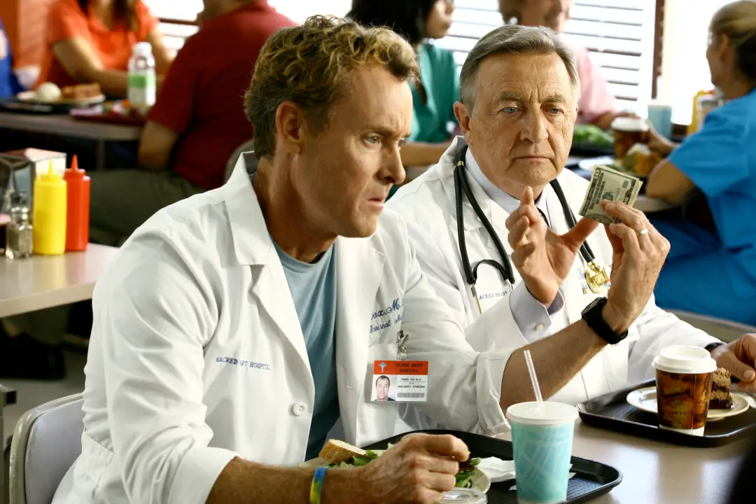 Ken Jenkins não foi anunciado no elenco da segunda temporada de Scrubs, mesmo tendo sido desejado pelo criador. A ausên…