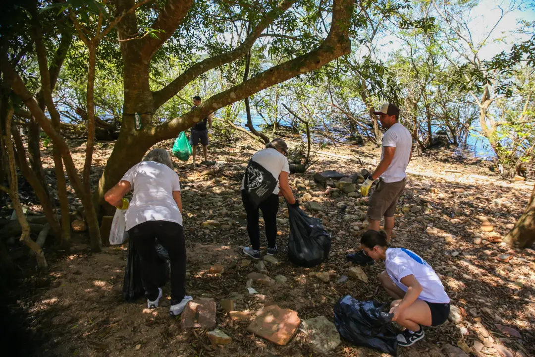300 voluntários esperados no domingo na Orla do Lami para limpar o Lago Guaíba. Unir esporte e cuidado com o Guaíba mos…