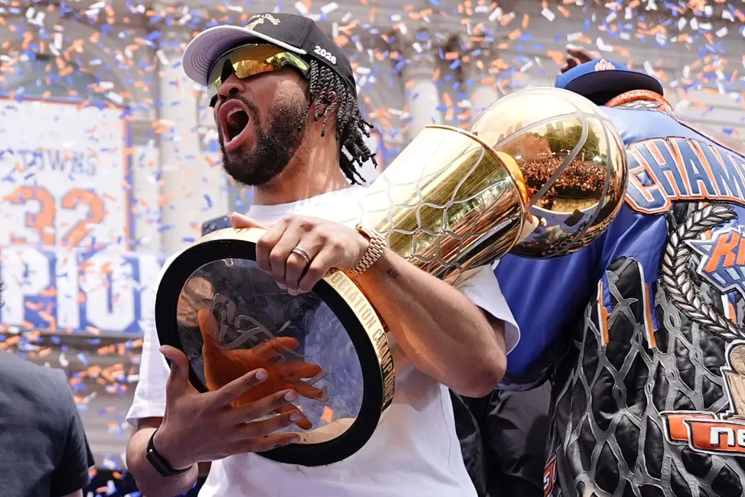 Knicks campeão da NBA com o San Antonio Spurs em cinco jogos. Após a vitória, o time teve perdas no elenco, mas as expe…