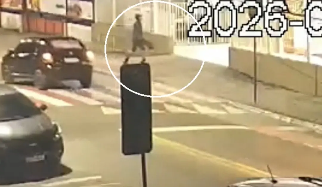 Maricá, no Rio de Janeiro, viu um homem invadir igreja e esfaquear uma mulher de 55 anos durante o culto. A agressão fo…