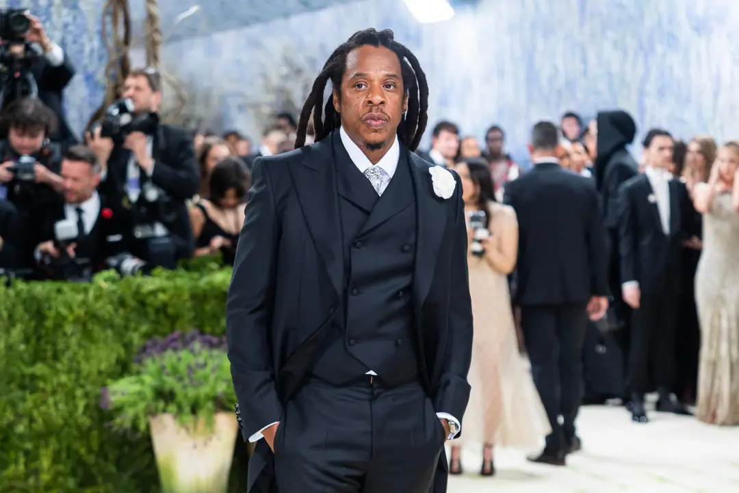 A mulher que acusou Jay-Z de violação no ano 2000 retirou a denúncia, alegando nunca tê-lo conhecido. Embora os advogad…