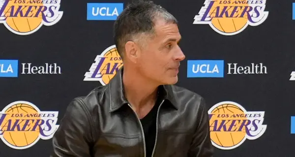 Os Lakers recontrataram Austin Reaves e trouxeram Walker Kessler, centro de 7 pés e 2 polegadas. A contratação do Kessl…